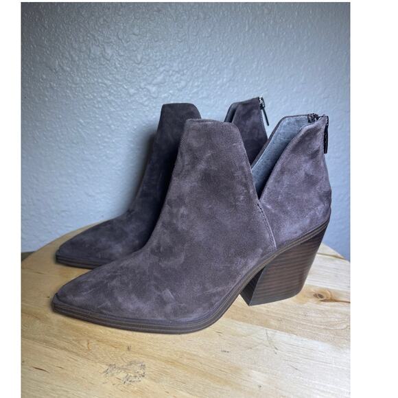 Vince Camuto Dark Brown Suede Leather Gigietta Ankle Booties NWOT size 7.5 - Picture 1 of 9